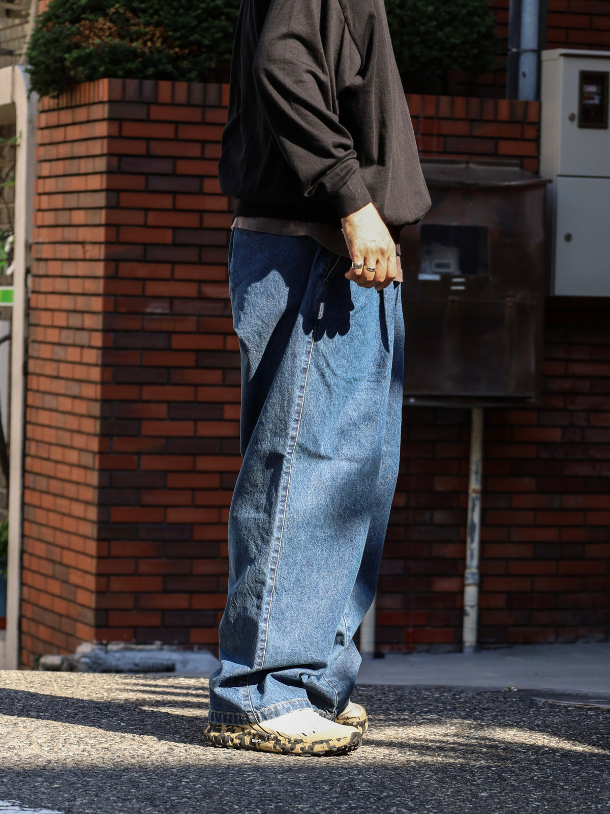 TWO TUCK WIDE PANTS (DENIM) / Blue