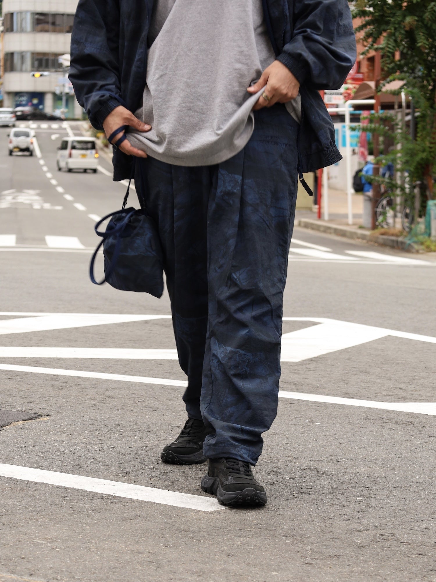 WIDE TAPERED EASY PANTS (REAL TREE CAMO) / Navy tree camo – FLATBUSH