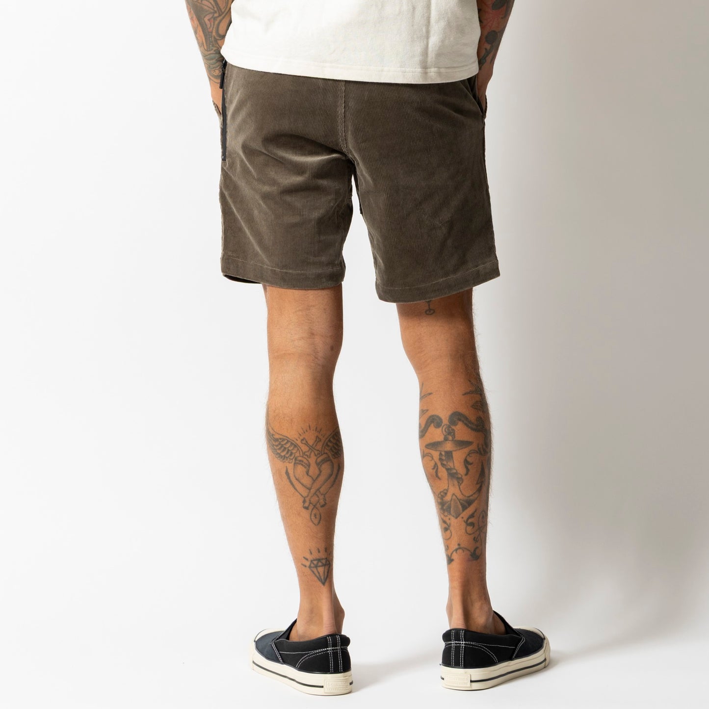 TRAVEL SHORTS CORDUROY / Dusty Army