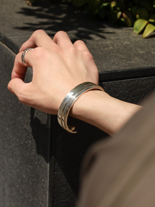 UNEVEN BARS BANGLE(Middle) / Silver × Silver