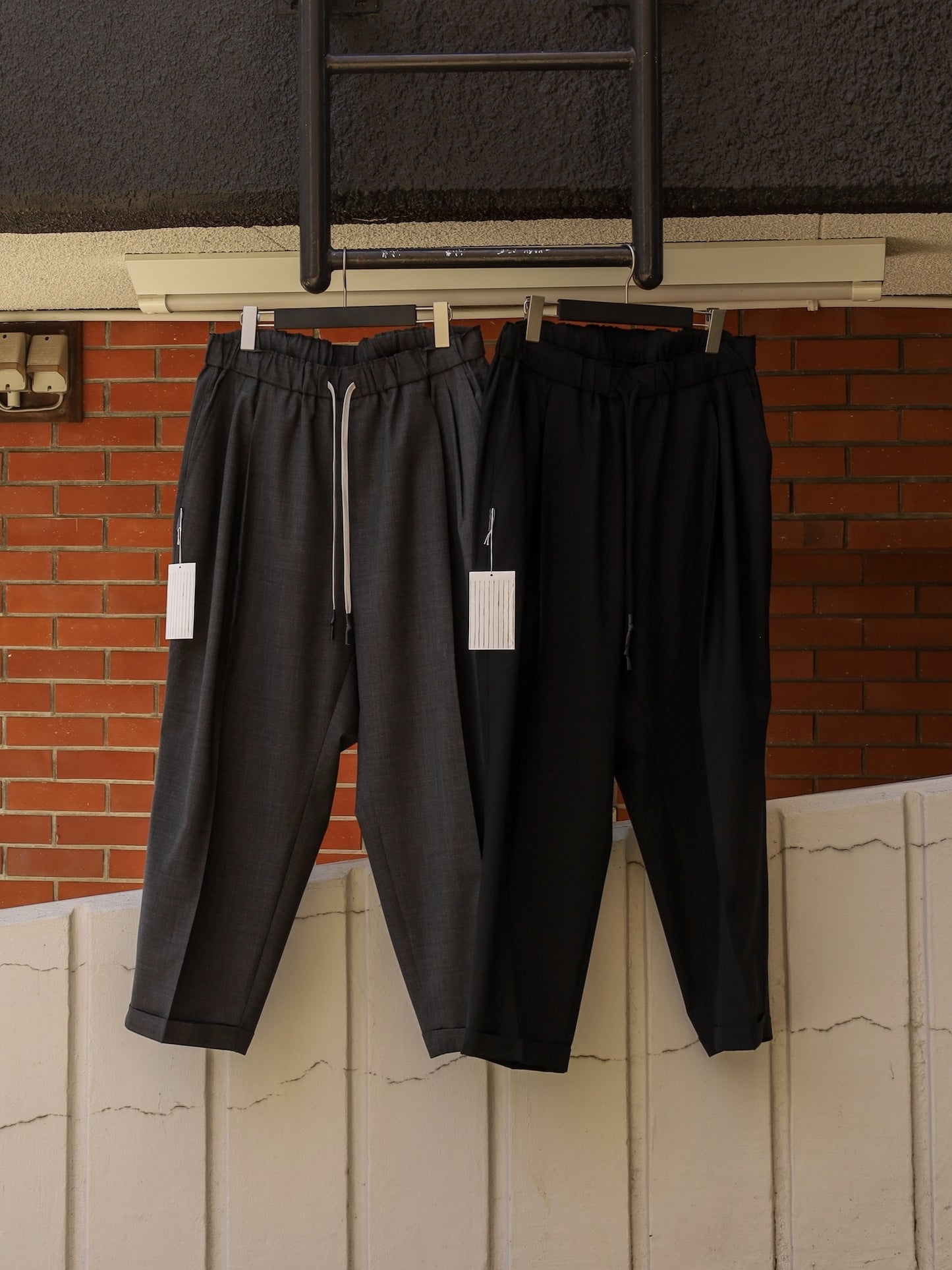TWO TUCK S WOOL PANTS / Charcoal
