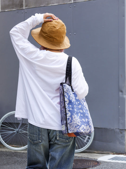 SPACE NEEDLE DAMAGED L/S T-S / White