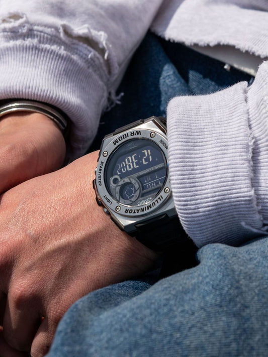 FLIP SCREEN DIGITAL STAINLESS BEZEL / Black