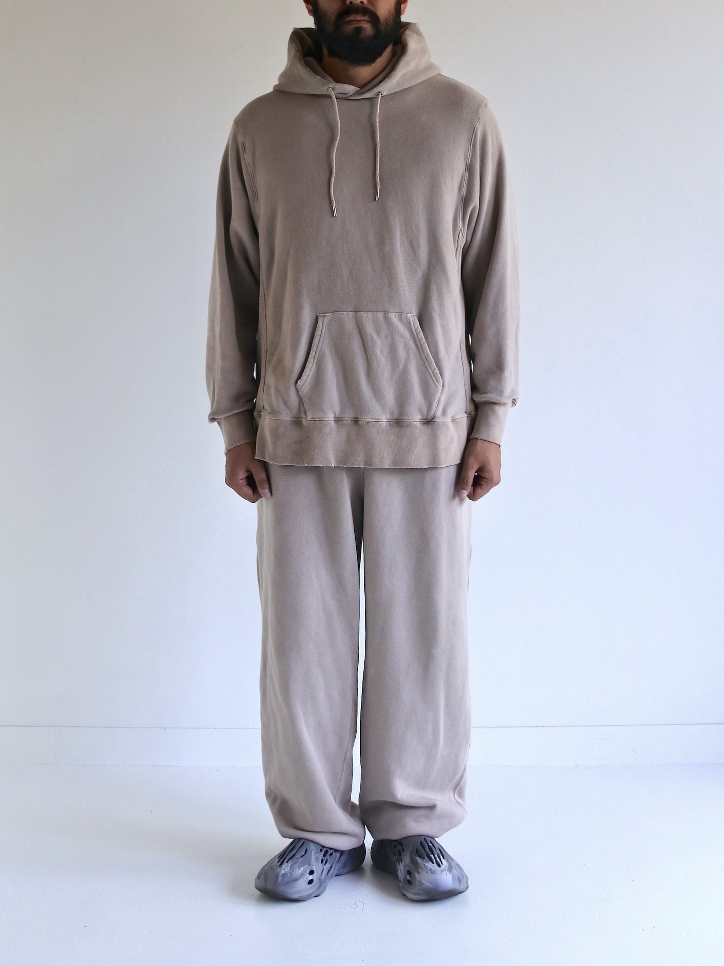 PIGMENT DYED TUCK WIDE SWEAT PANTS / Beige