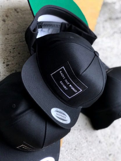 RAINY DAY WOMAN ESCORT CAP / BLACK/WHITE