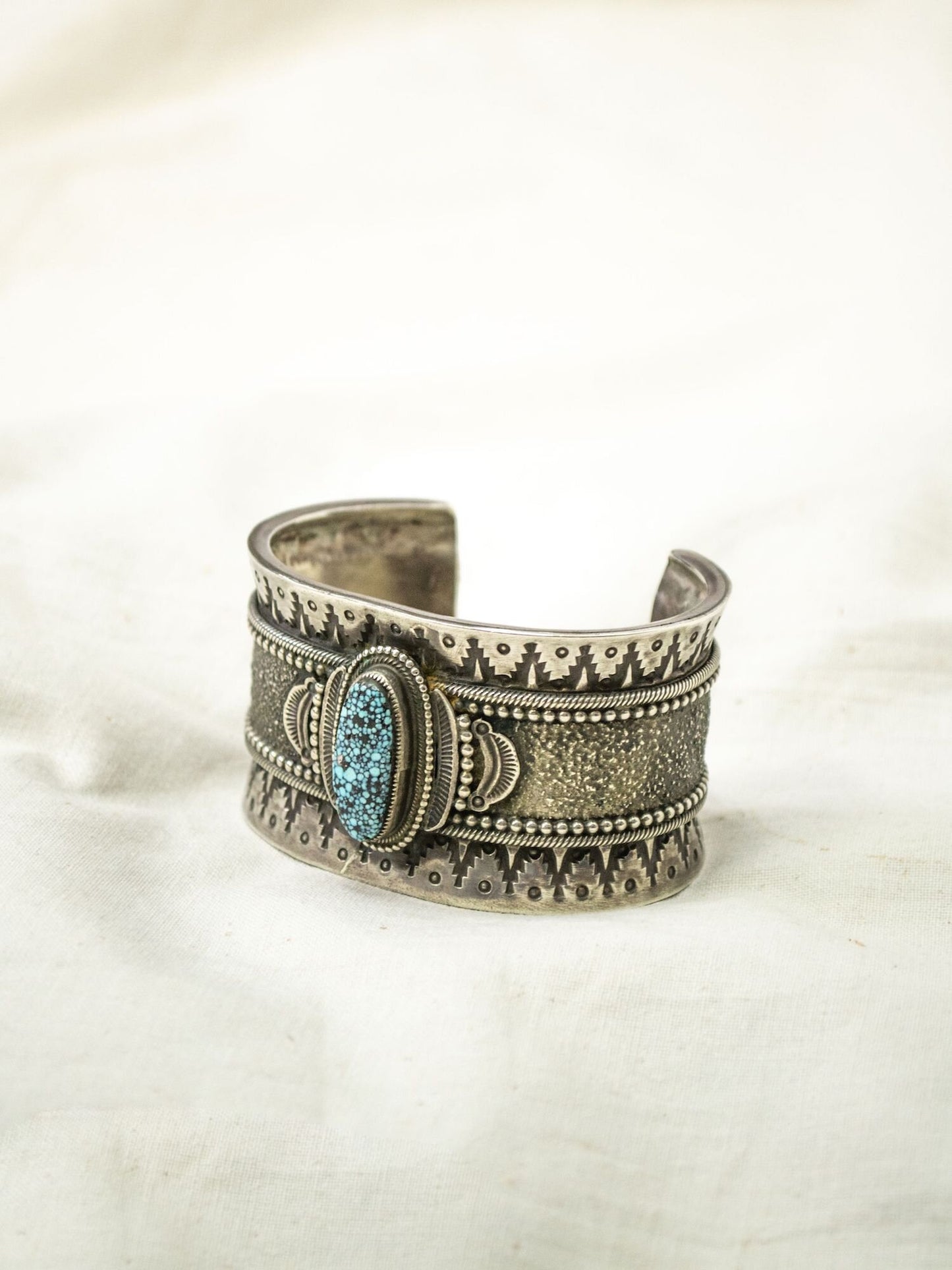 WALLACE YAZZIE Jr. SILVER BANGLE / KINGMAN TURQOISE