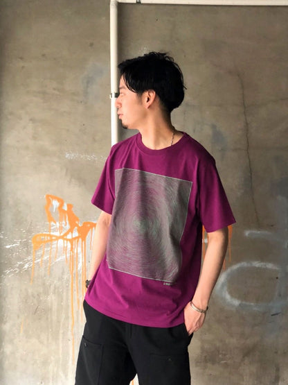 ONE LINE SWIRL TEE / STRANGE PURPLE