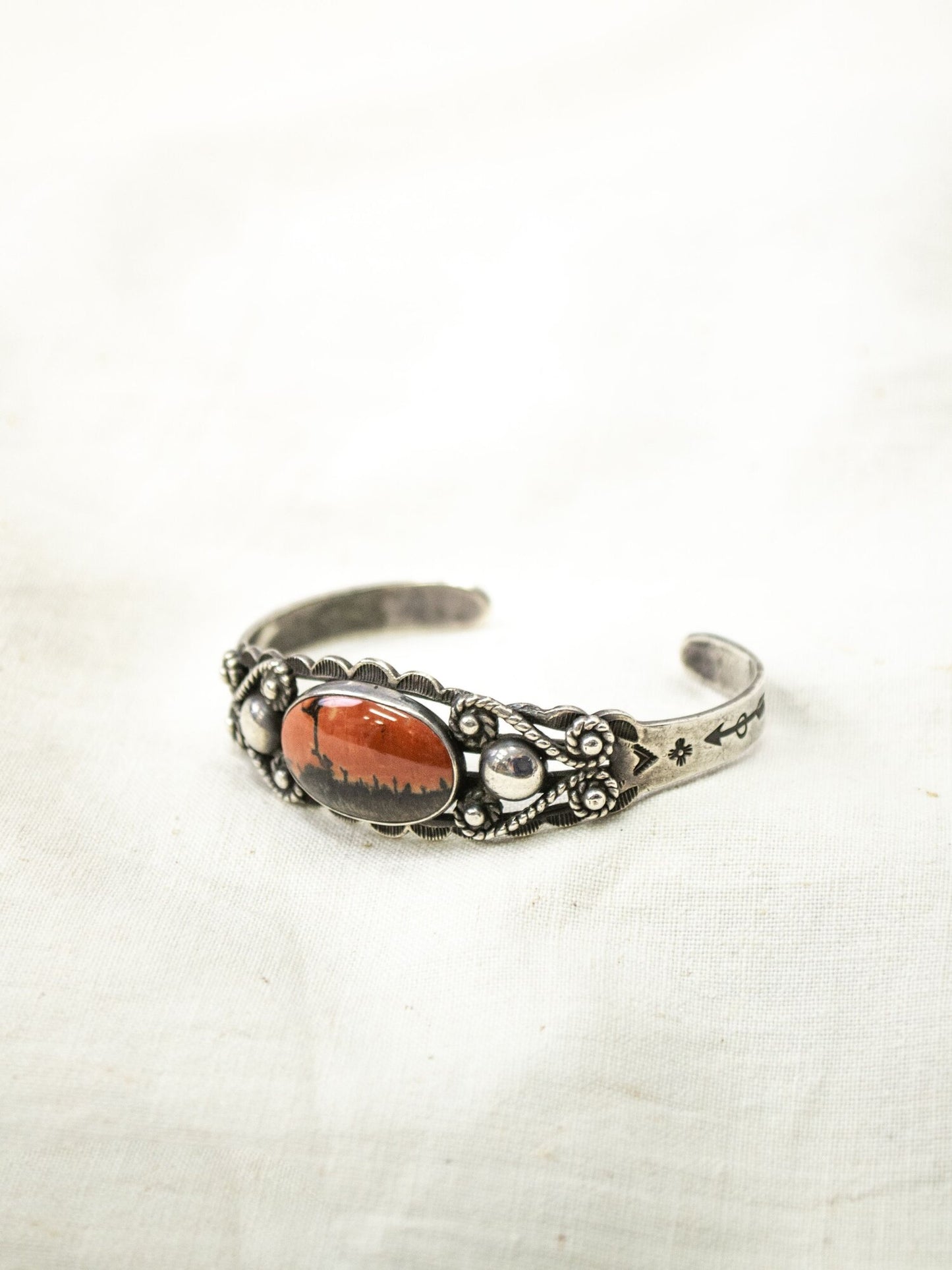 1940's ANTIQUE BANGLE / PATRIFIED WOOD