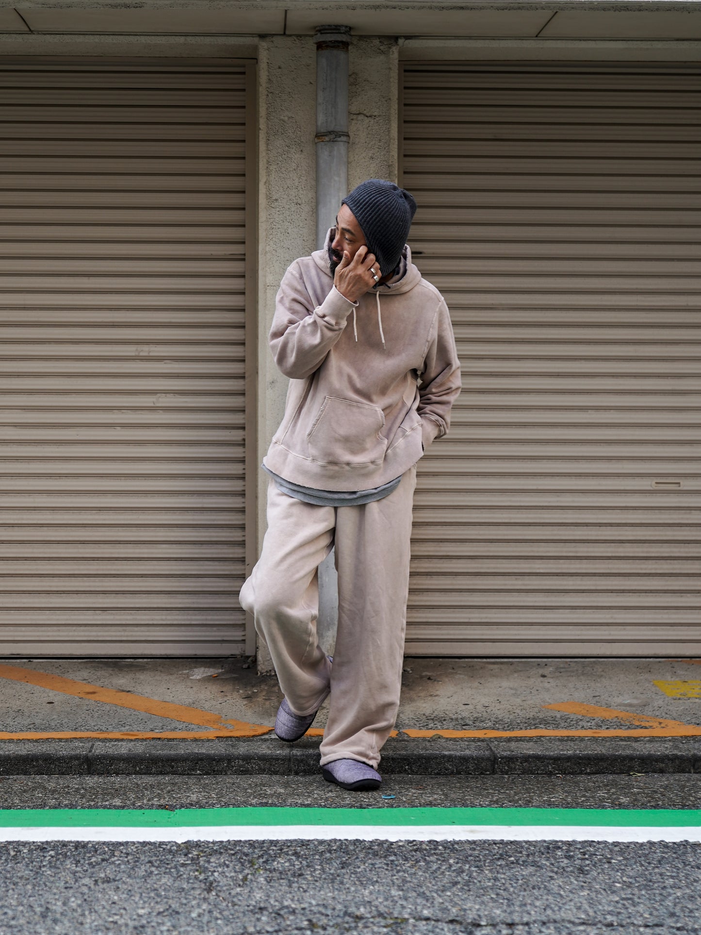 PIGMENT DYED TUCK WIDE SWEAT PANTS / Beige