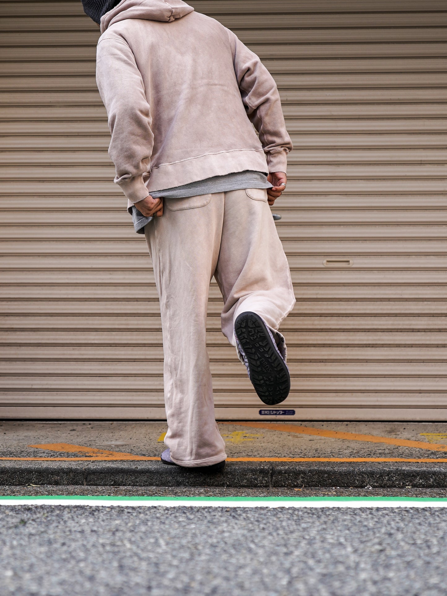 PIGMENT DYED TUCK WIDE SWEAT PANTS / Beige