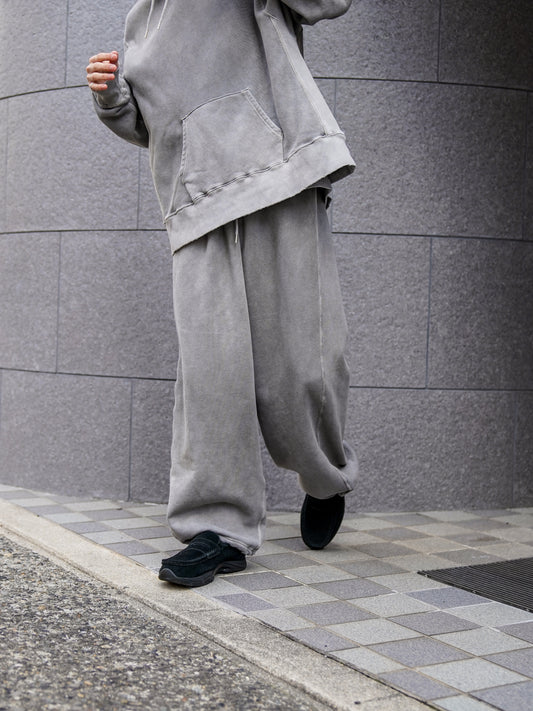 PIGMENT DYED TUCK WIDE SWEAT PANTS / Gray