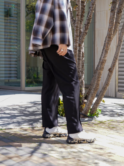 CENTER PRESS L POCKET SLACKS / Black