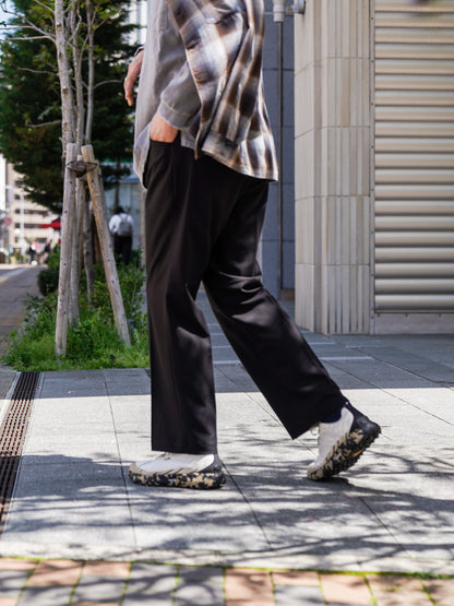CENTER PRESS L POCKET SLACKS / Black
