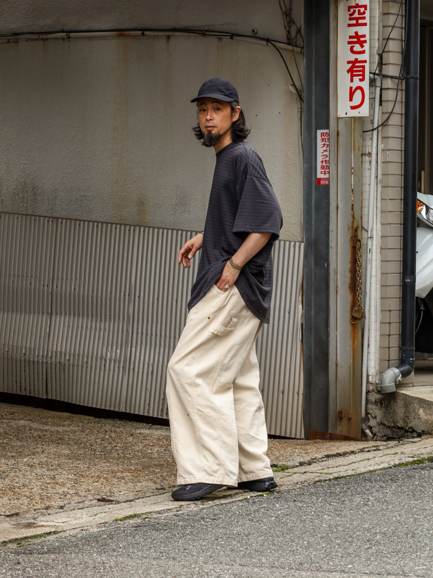 SUPER BIG SIDE STRIPE TECH SS TEE / Chacoal