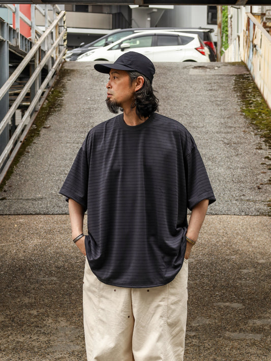 SUPER BIG SIDE STRIPE TECH SS TEE / Chacoal