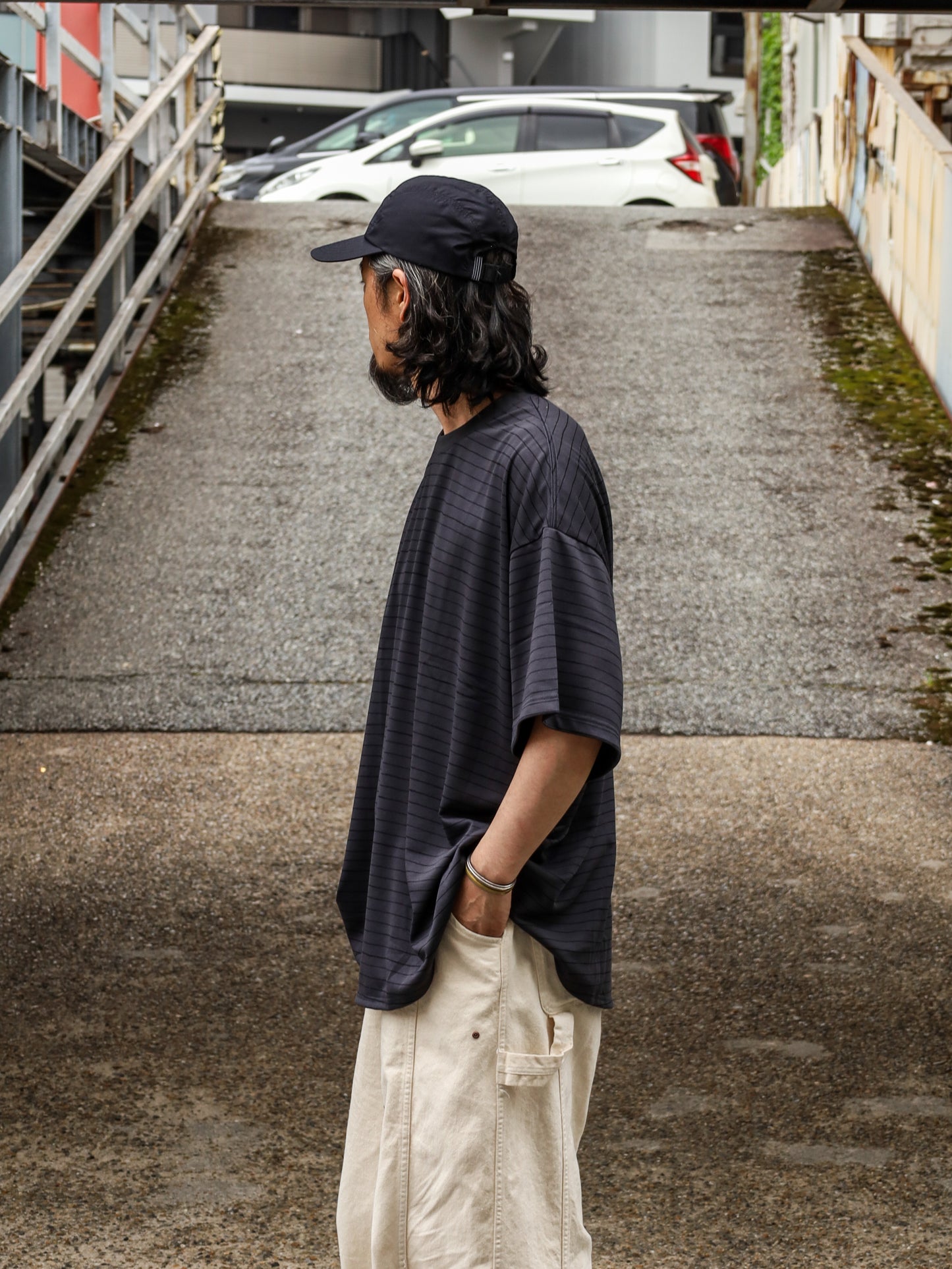SUPER BIG SIDE STRIPE TECH SS TEE / Chacoal
