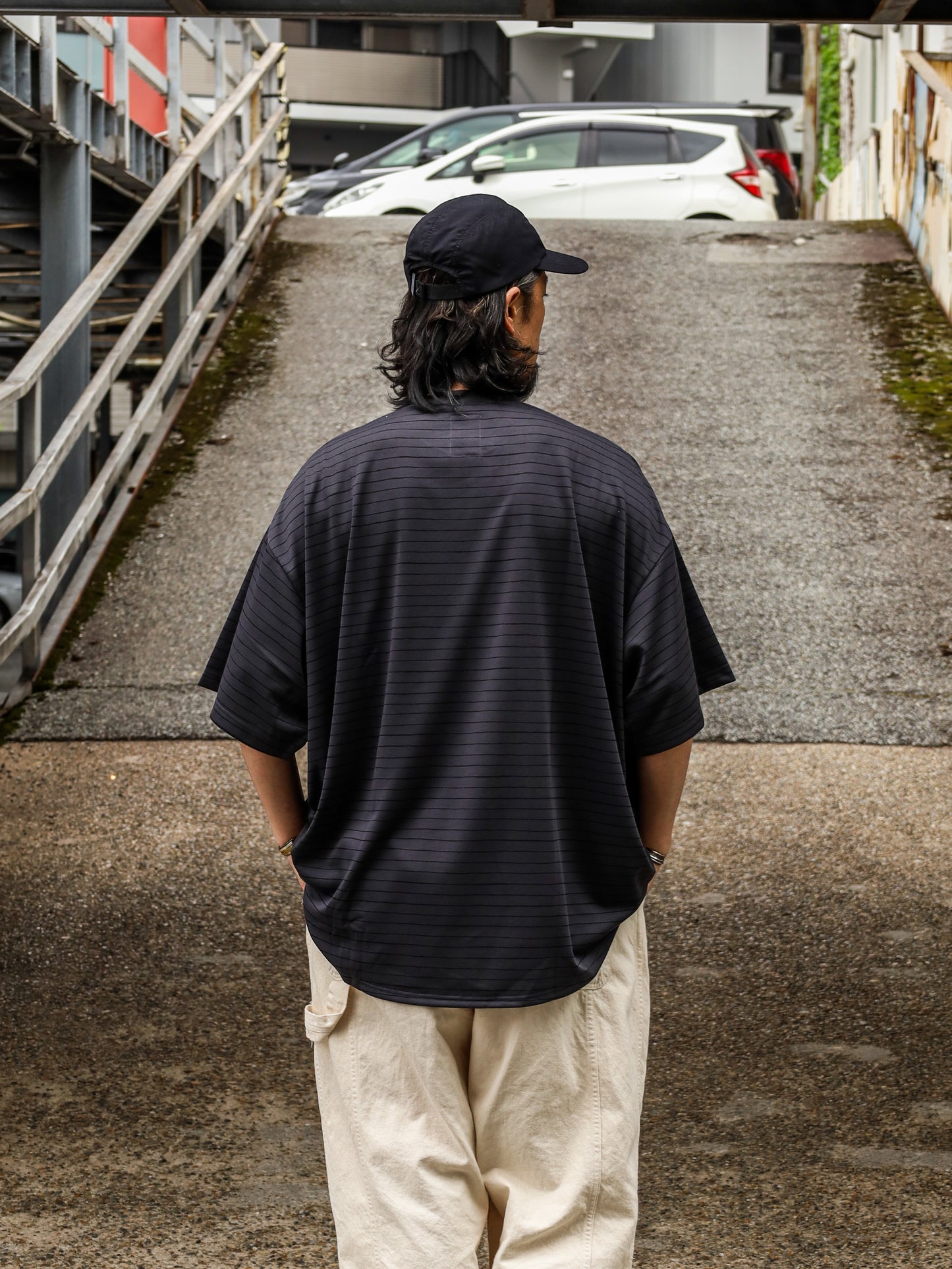 SUPER BIG SIDE STRIPE TECH SS TEE / Chacoal