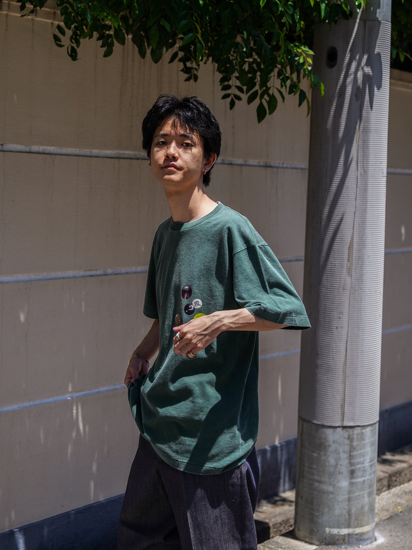 DUMMEAL BADGE SMOKY TEE / Smoky Green
