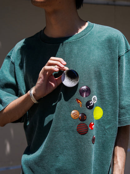 DUMMEAL BADGE SMOKY TEE / Smoky Green
