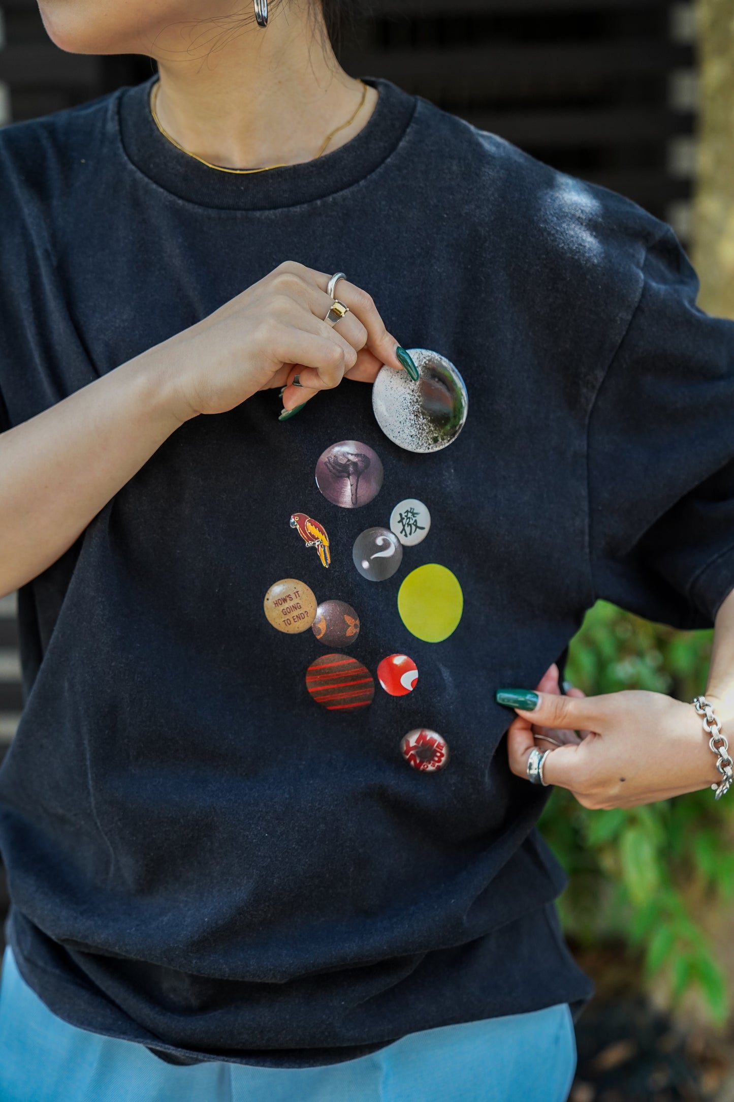 DUMMEAL BADGE SMOKY TEE / Smoky Black