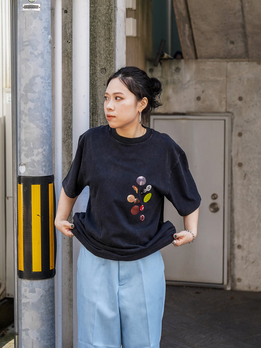 DUMMEAL BADGE SMOKY TEE / Smoky Black