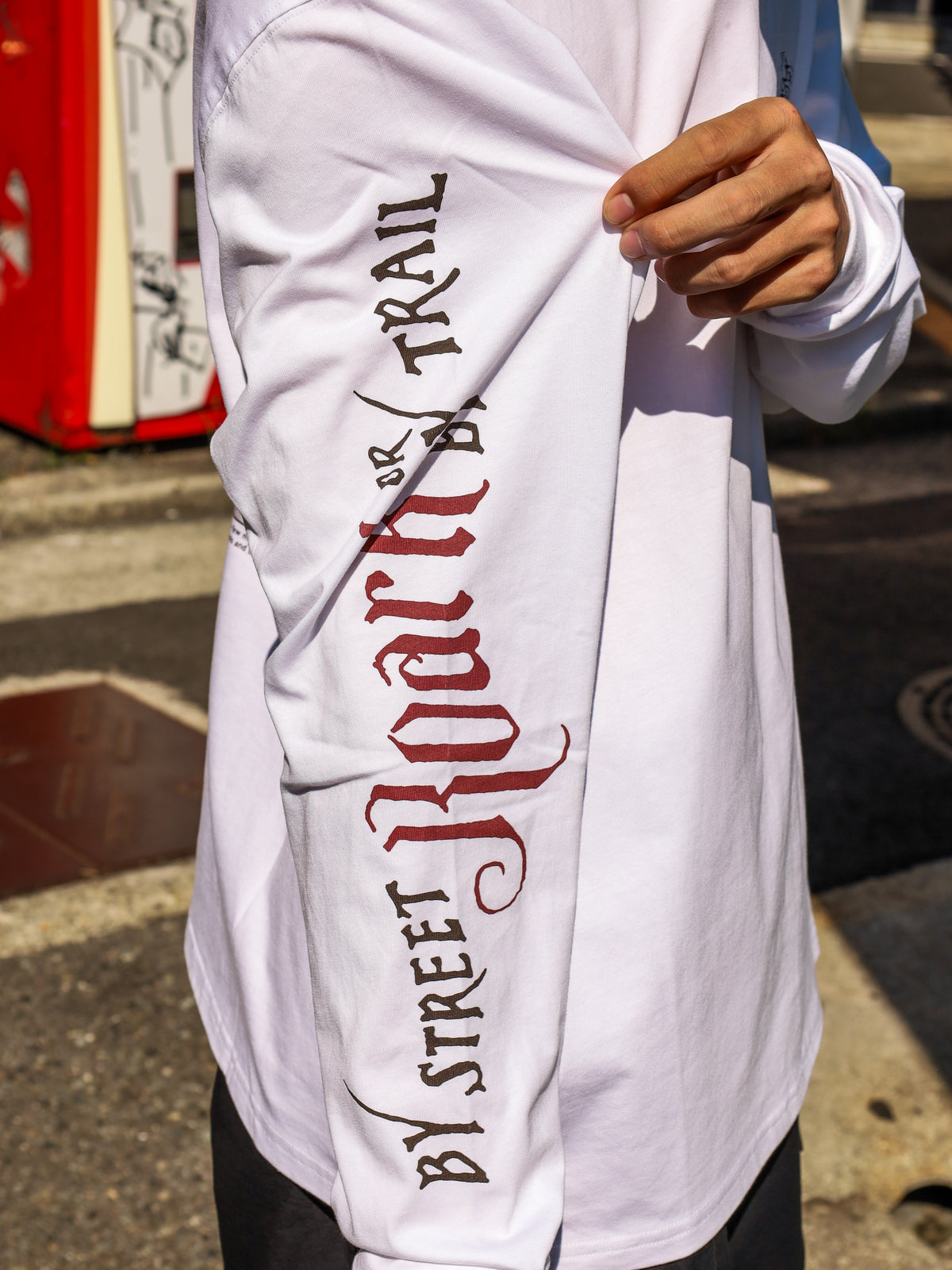 "READING RITUAL" L/S TEE / White