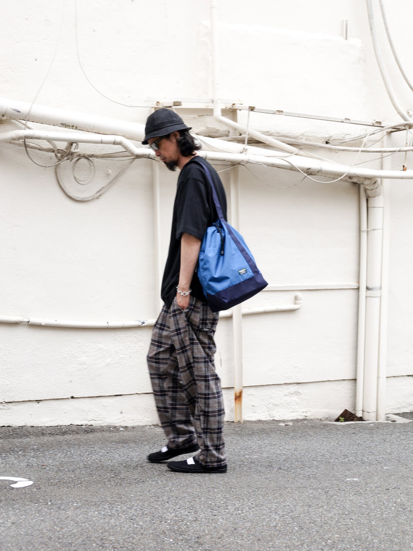 LIGHTWEIGHT CYLINDER TOTE WITH POCKET / 3colors