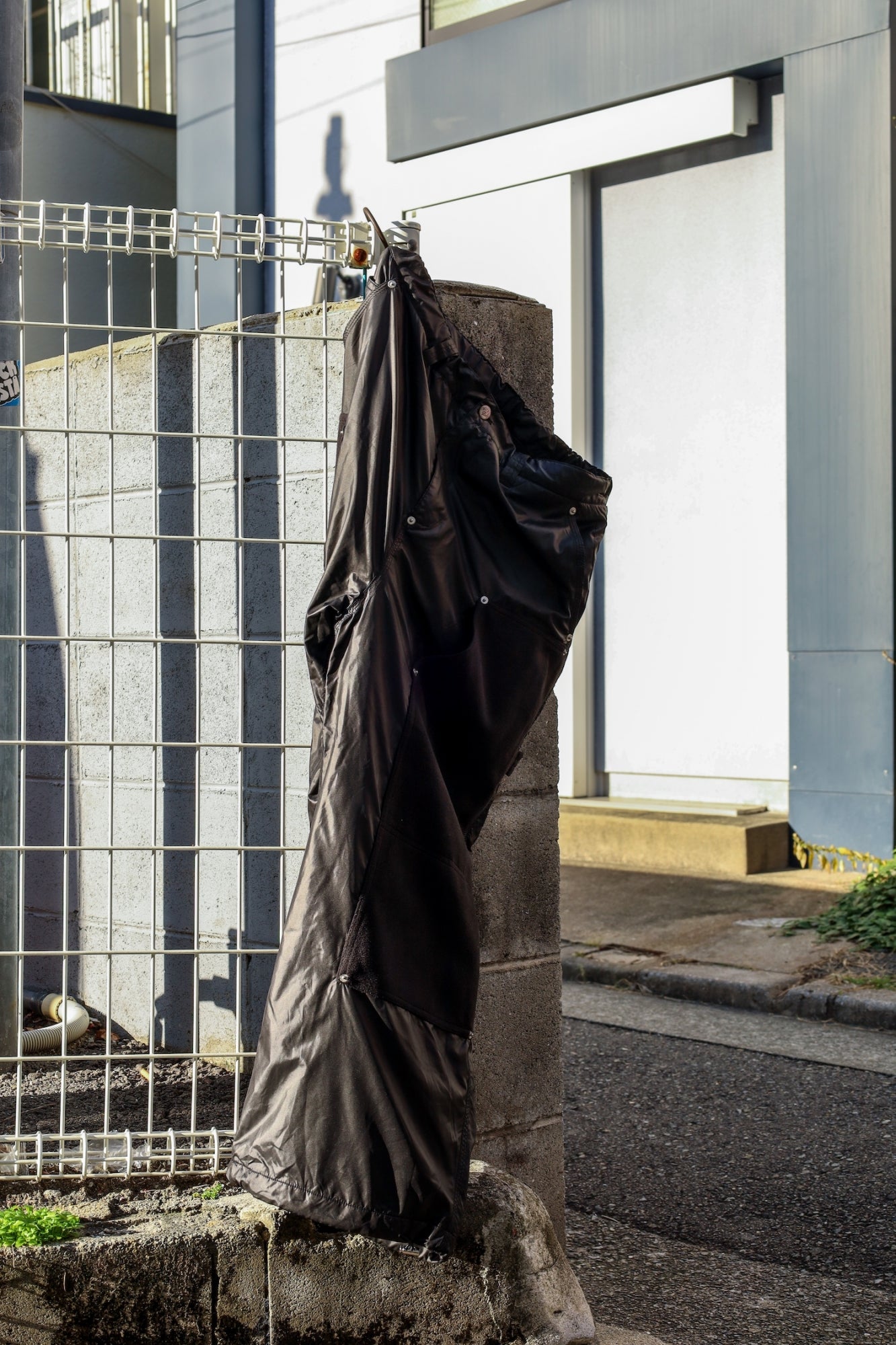 GLOSSY HYBRID WORK PANTS / Black