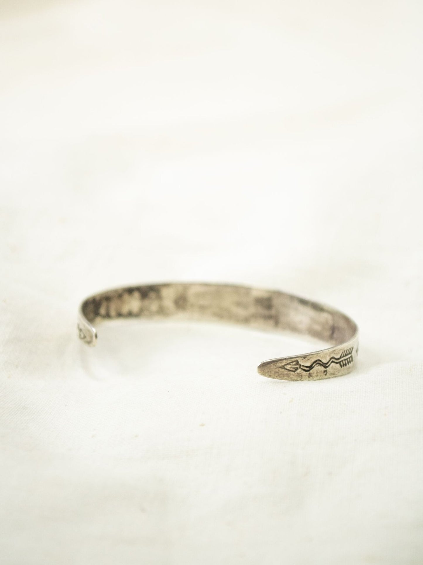 1950's ANTIQUE BANGLE / KINGS MANASSA