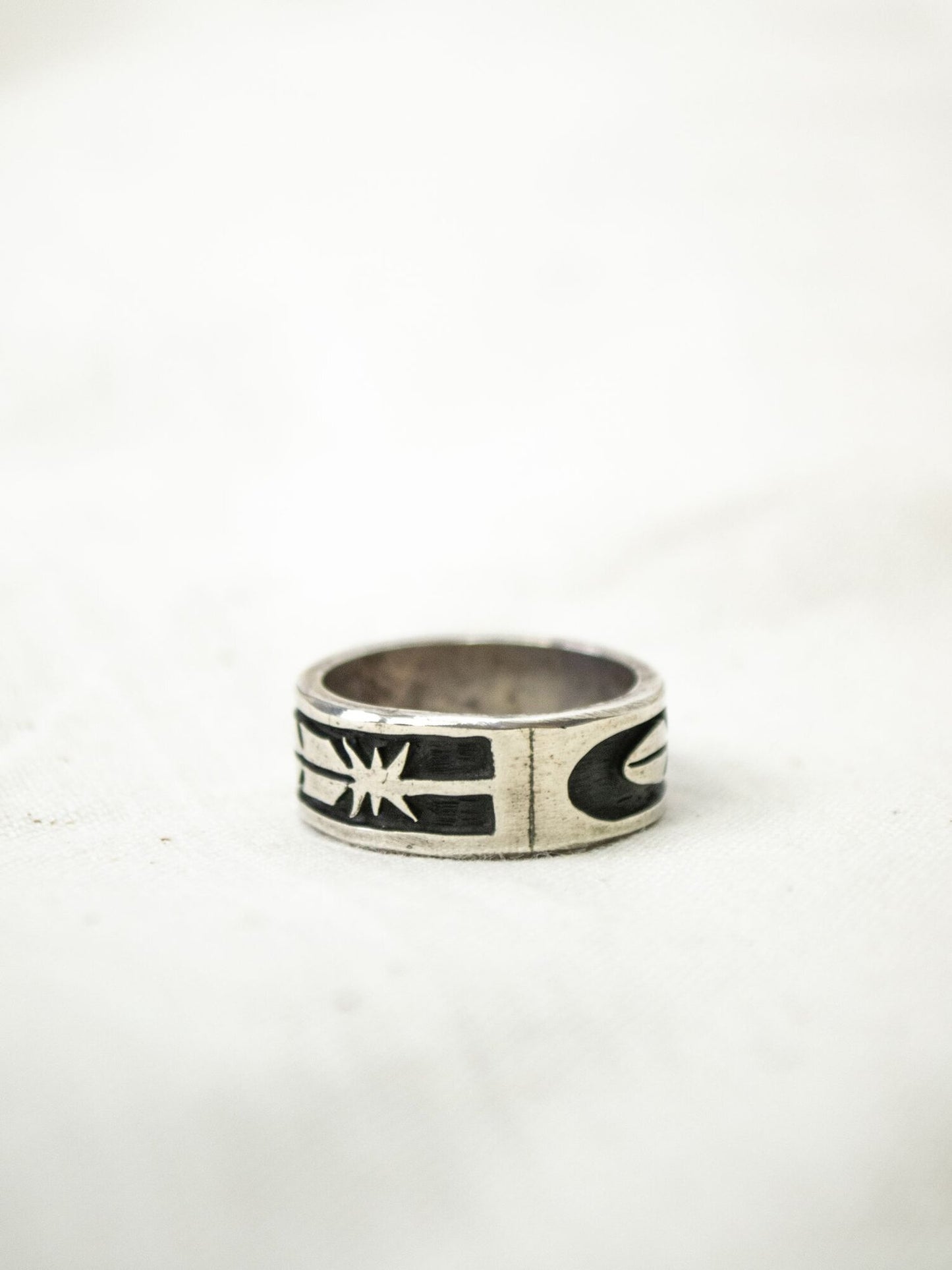 SUGNEVAHYA SILVER RING