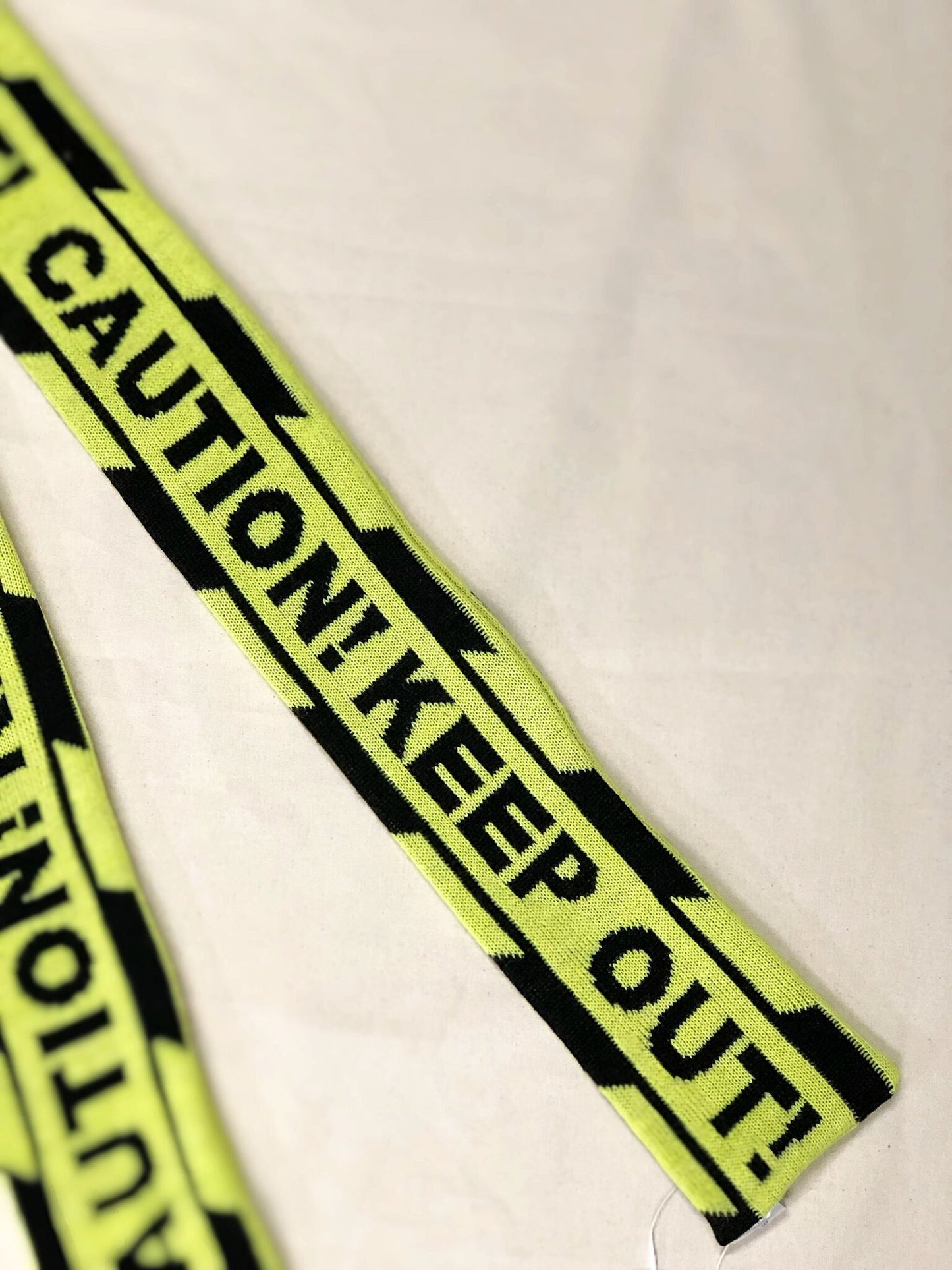 TPS-152 / CAUTION MUFFLER ADULTS / YELLOW