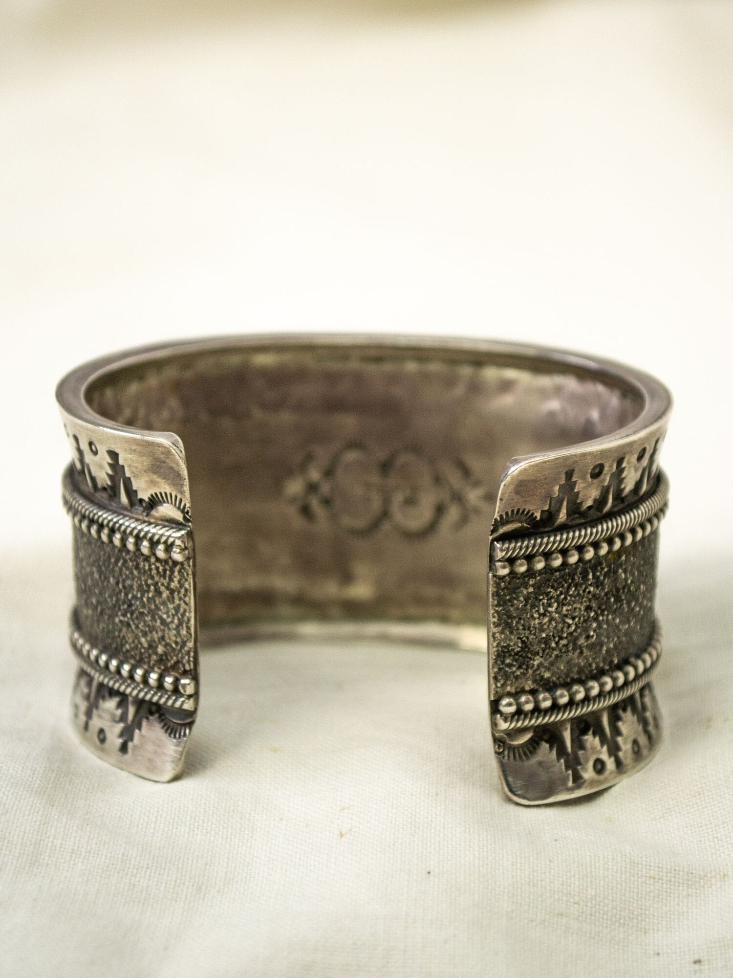 WALLACE YAZZIE Jr. SILVER BANGLE / KINGMAN TURQOISE – FLATBUSH