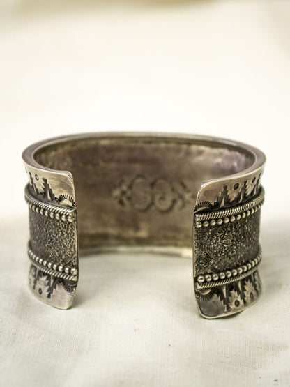 WALLACE YAZZIE Jr. SILVER BANGLE / KINGMAN TURQOISE