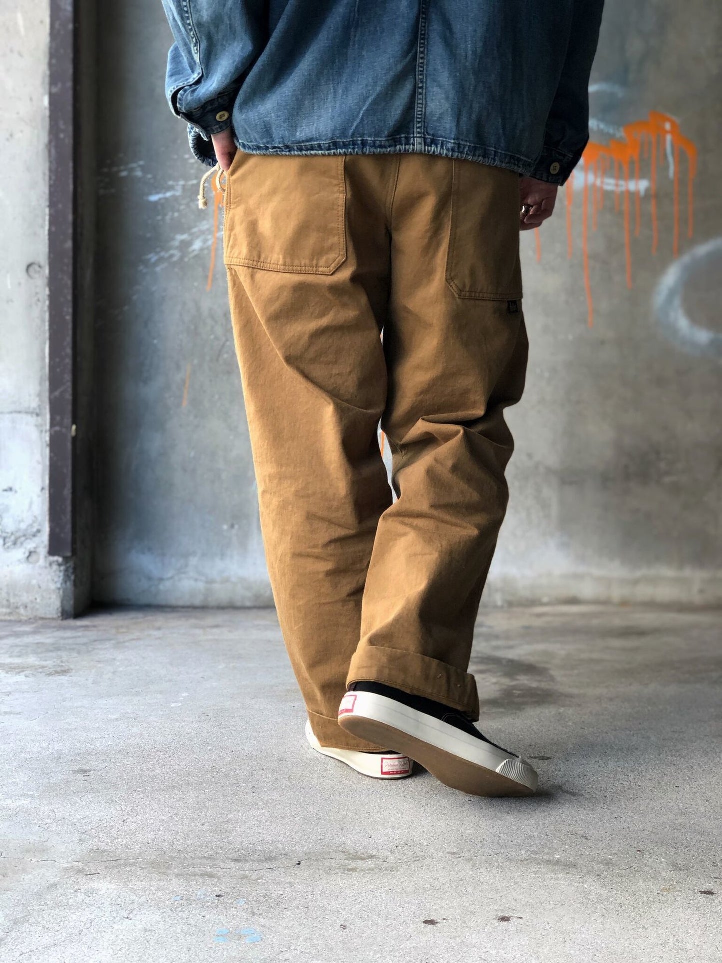 LIKE "VINTAGE" CHINO PANTS / BROWN