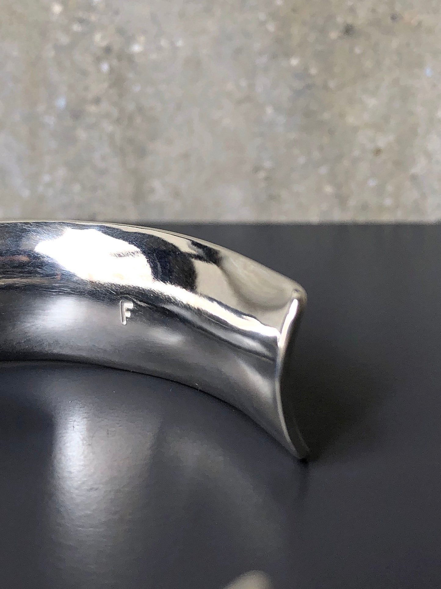 L-LINE BANGLE / MIDDLE