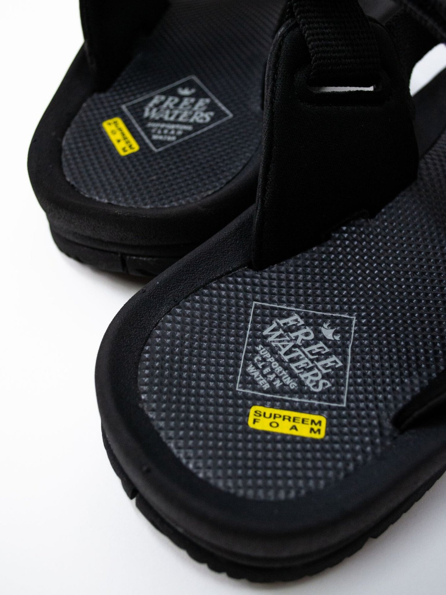 TRIFECTA / Black/Black