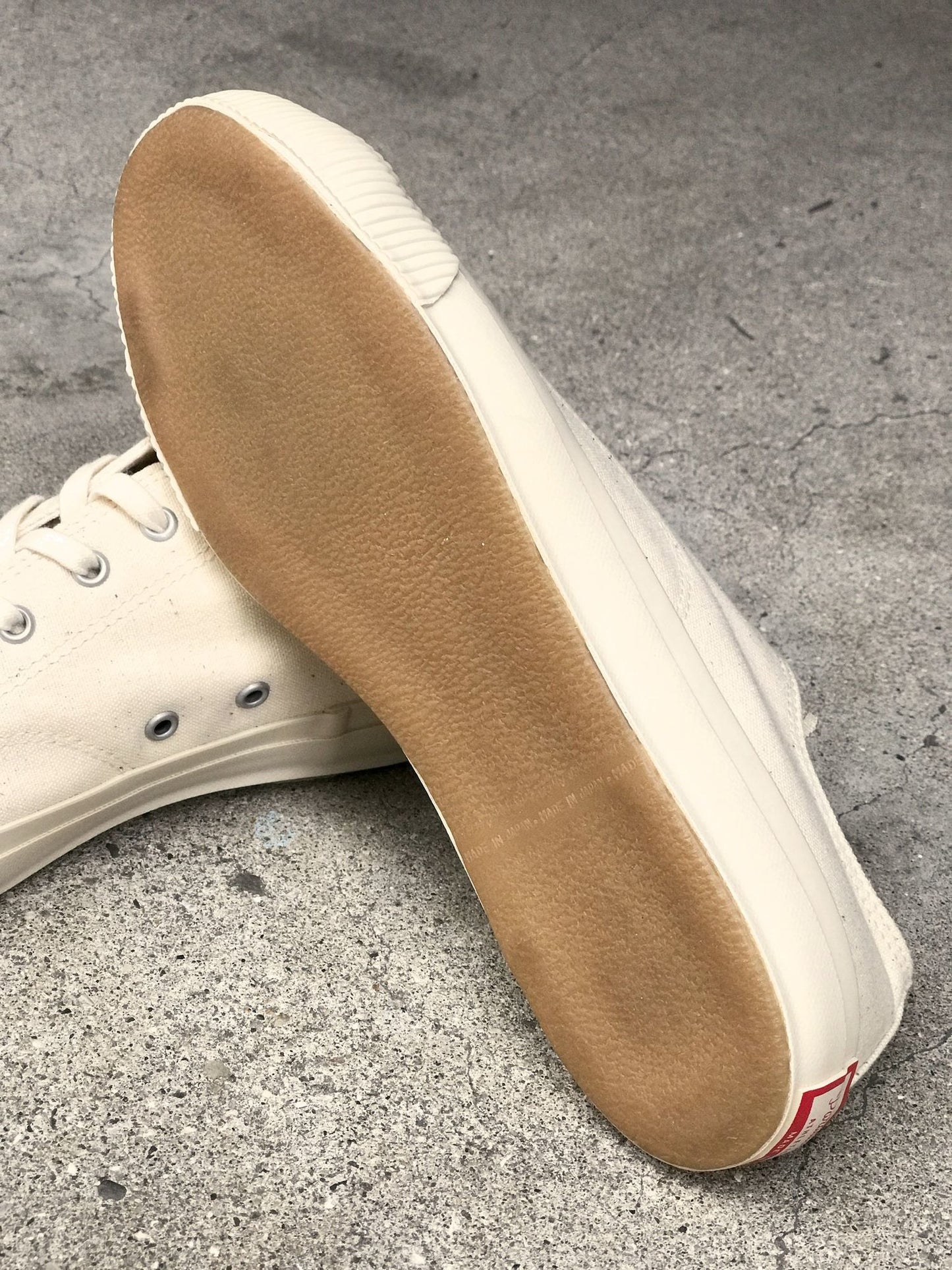 PRAS-01-001 / SHELLCAP LOW / KINARI/OFF WHITE