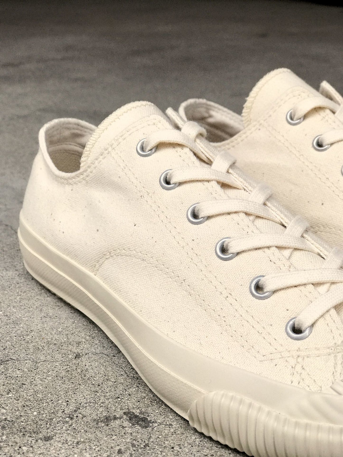 PRAS-01-001 / SHELLCAP LOW / KINARI/OFF WHITE