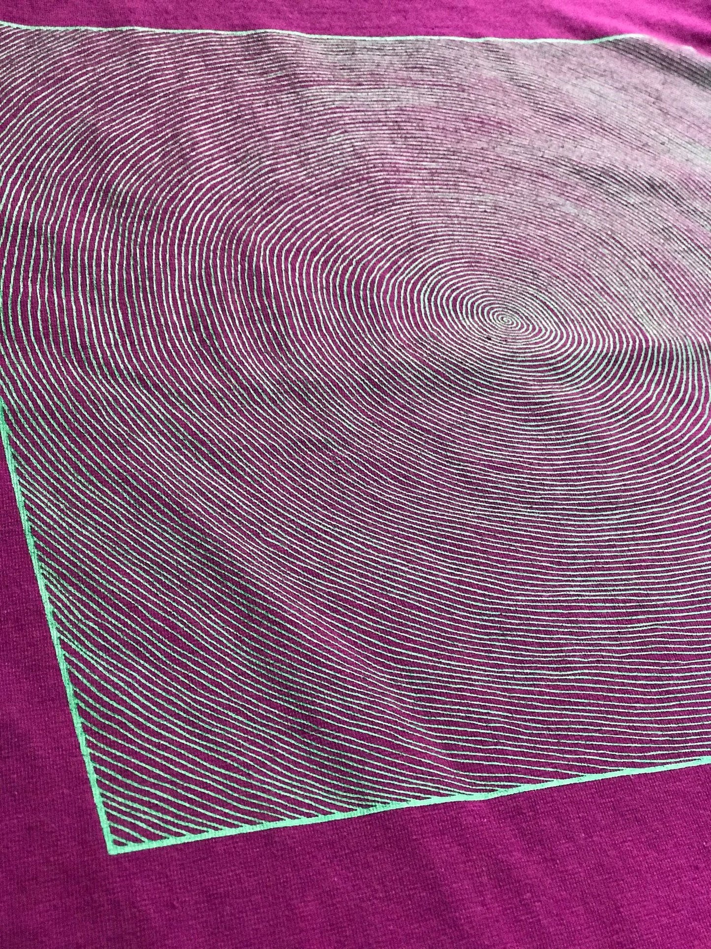 ONE LINE SWIRL TEE / STRANGE PURPLE