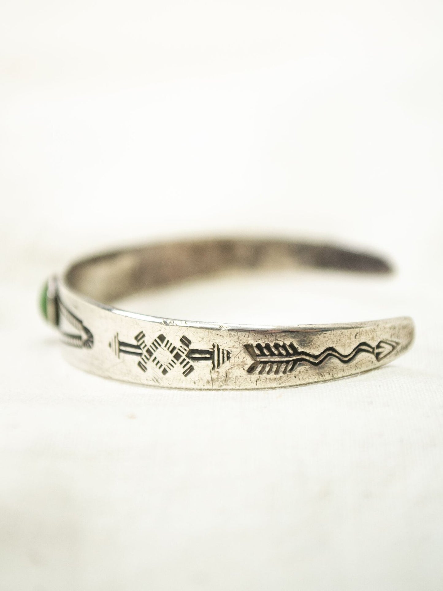 1950's ANTIQUE BANGLE / KINGS MANASSA