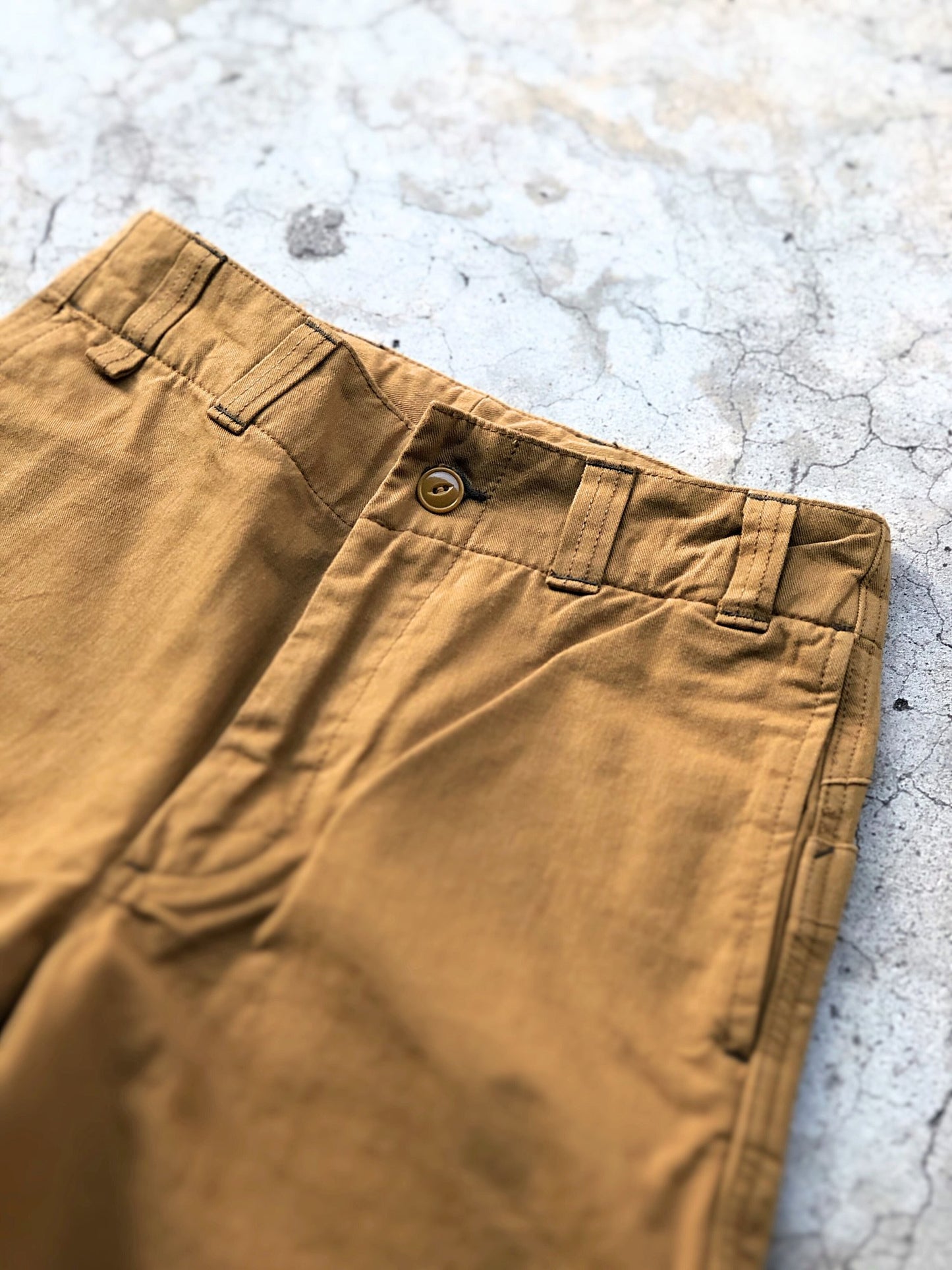 LIKE "VINTAGE" CHINO PANTS / BROWN