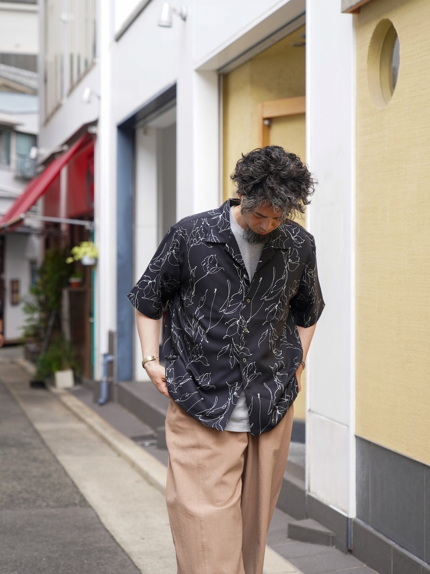 「丹後」 ライトアムンゼン(梨地) 捺染 モノトーンフラワー “マシンプリント” 開襟シャツ / Black