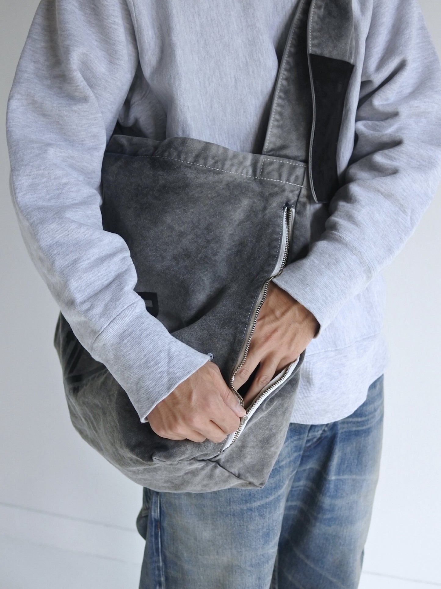 SULFUR  DYED CANVAS タスキショルダー / Black