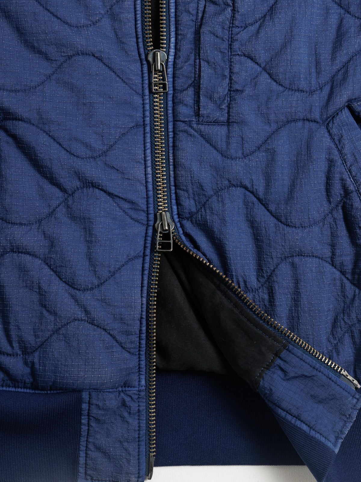 NYLON QUILTING BOMBER JACKET / Blue
