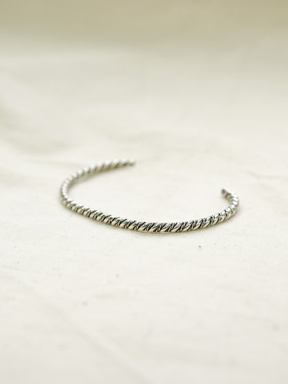 NAVAJO NARROW BANGLE / Twist