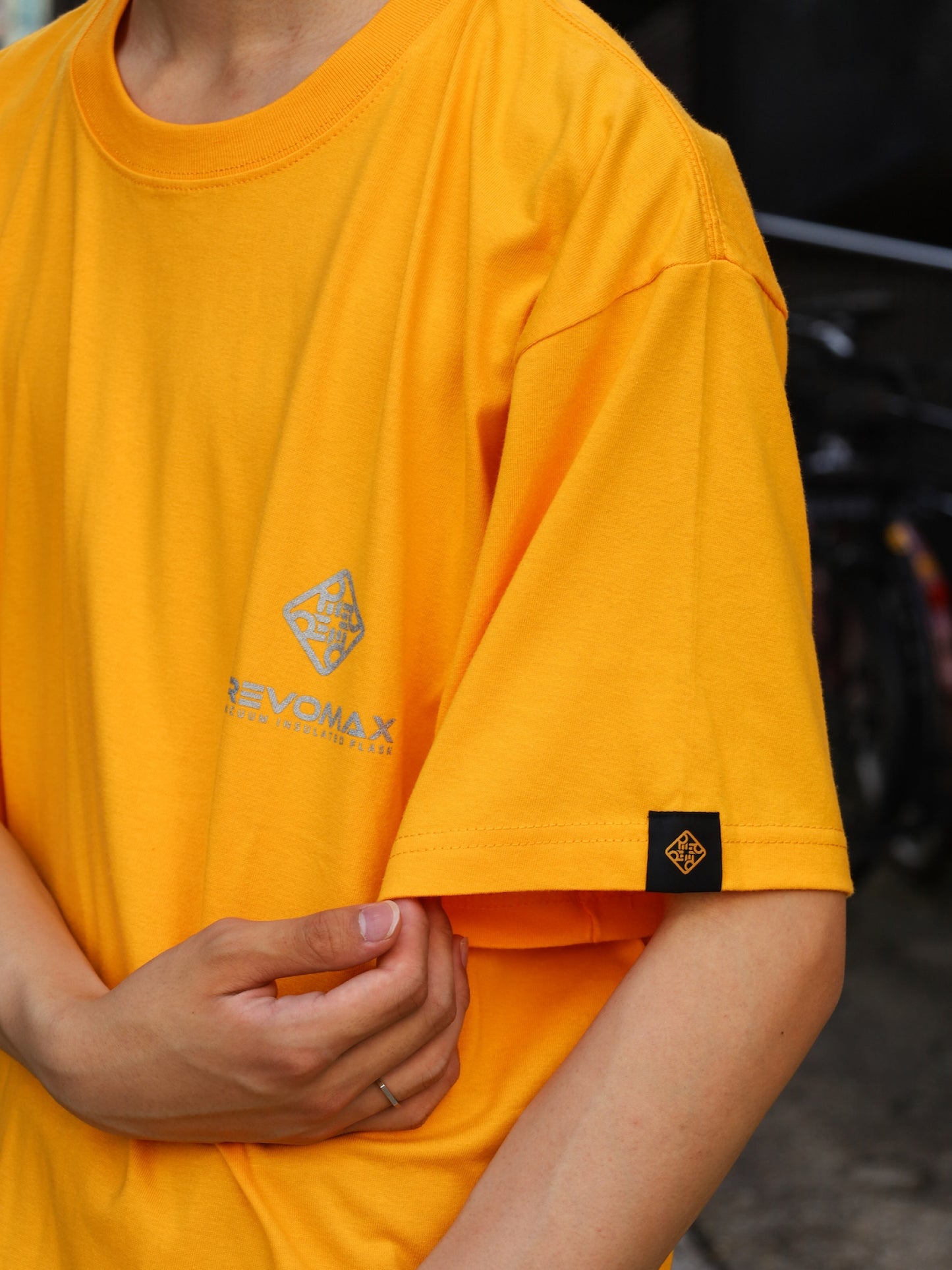 REVOOMAX TEEEE / Gold