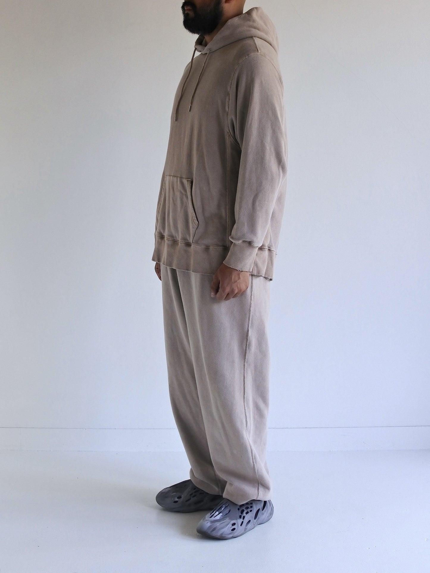 PIGMENT DYED SIDE LIB SWEAT PARKA / Beige