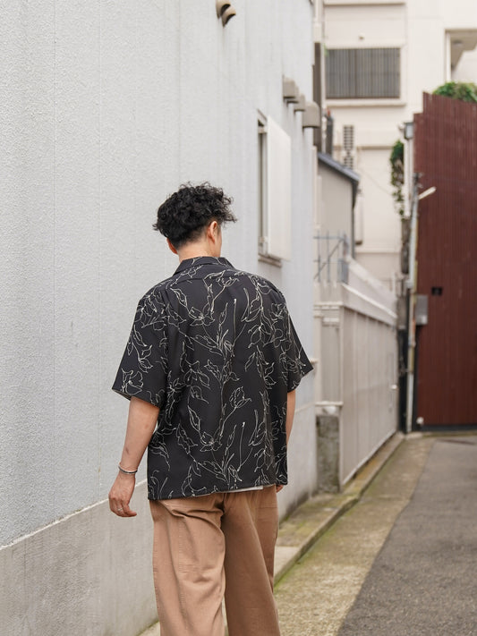 「丹後」 ライトアムンゼン(梨地) 捺染 モノトーンフラワー “マシンプリント” 開襟シャツ / Black