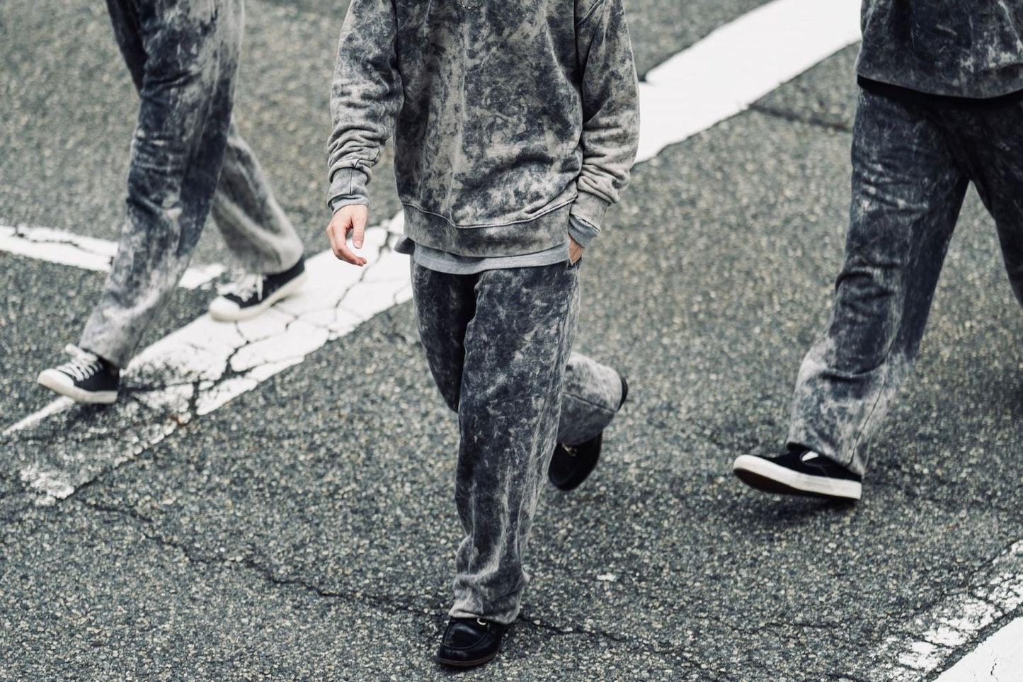 VOO-SPG-094 / SMOKY BLEACHED CREW / Black