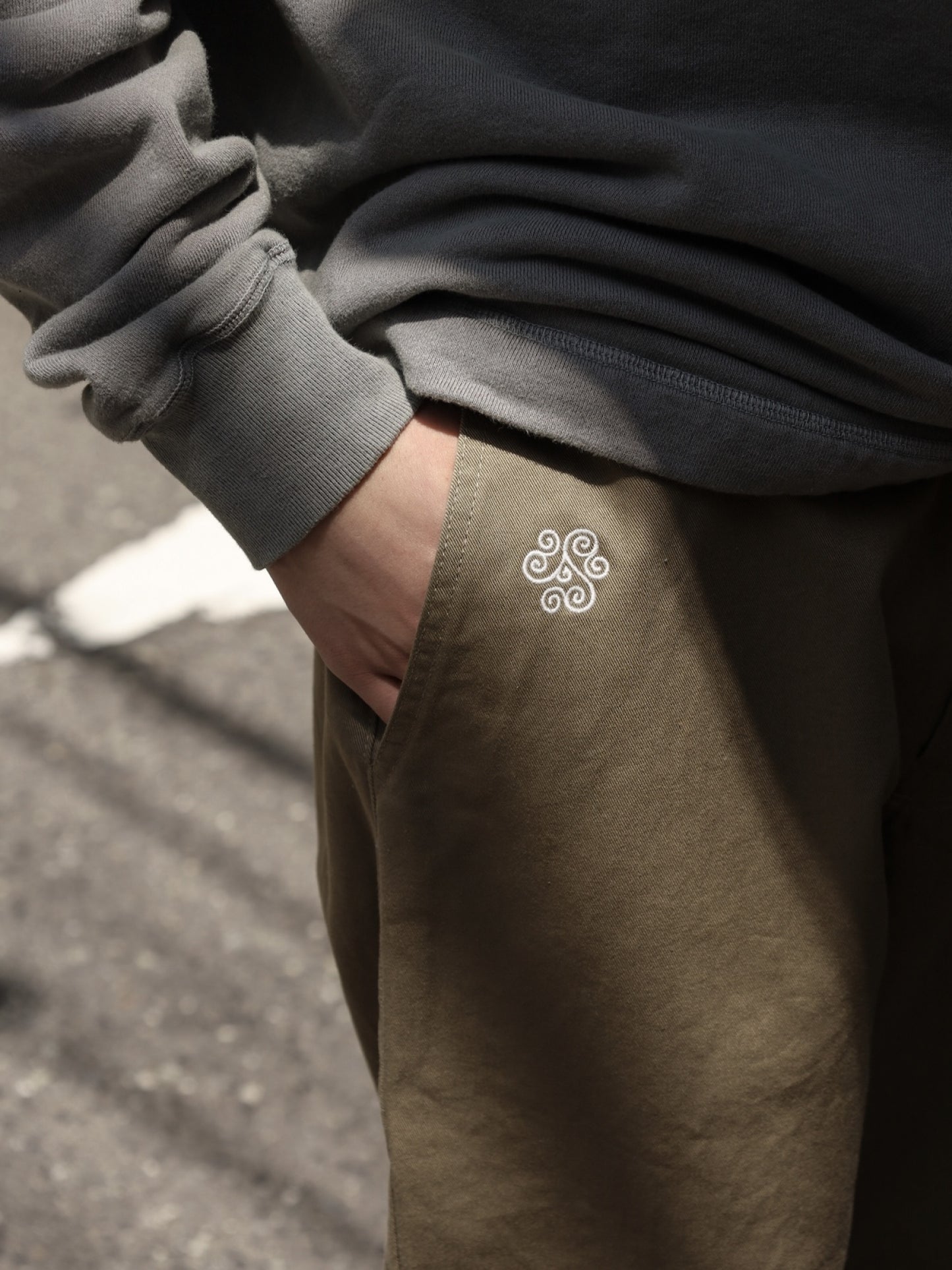 コードチノパンツ / サンドカーキ